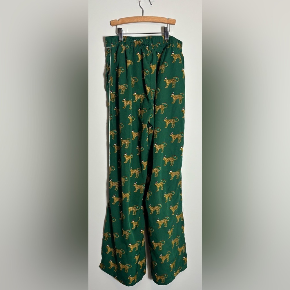 Bouffants & Broken Hearts Green Cheetah Print Christmas Pajama Pants Size Medium - Picture 2 of 5
